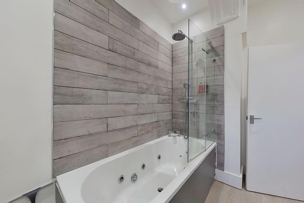 2 Sea View Apartment Margate