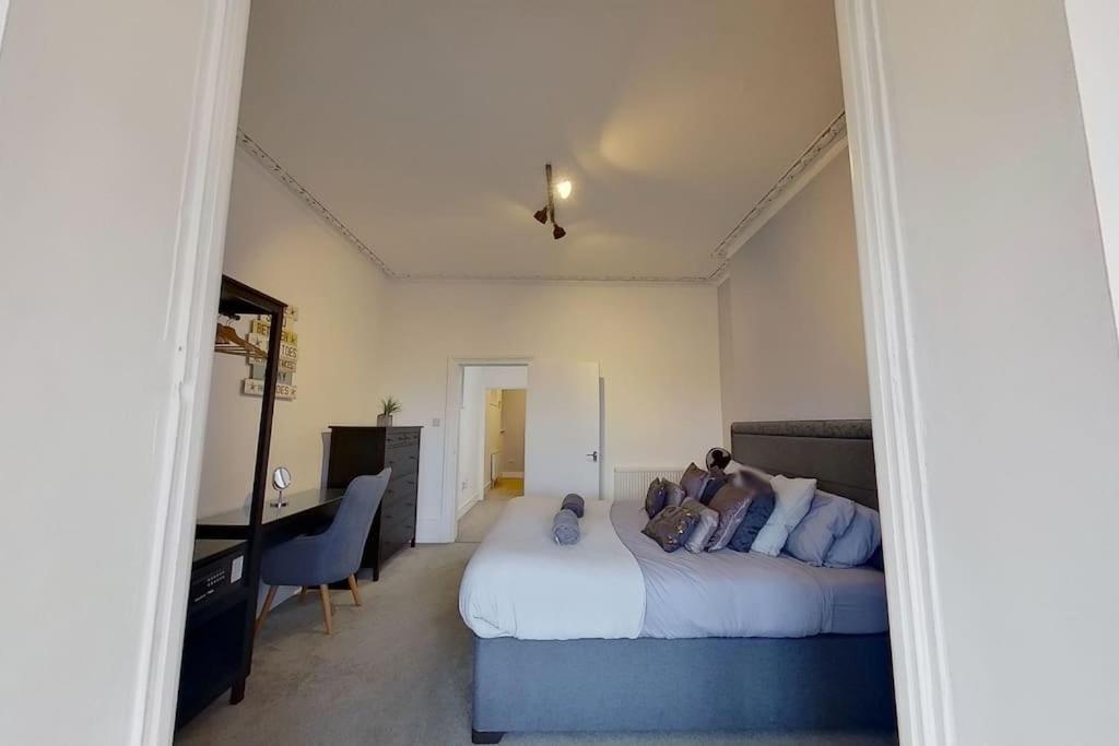 2 Sea View Apartment *