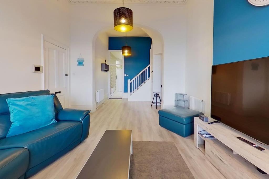 2 Sea View Apartment *